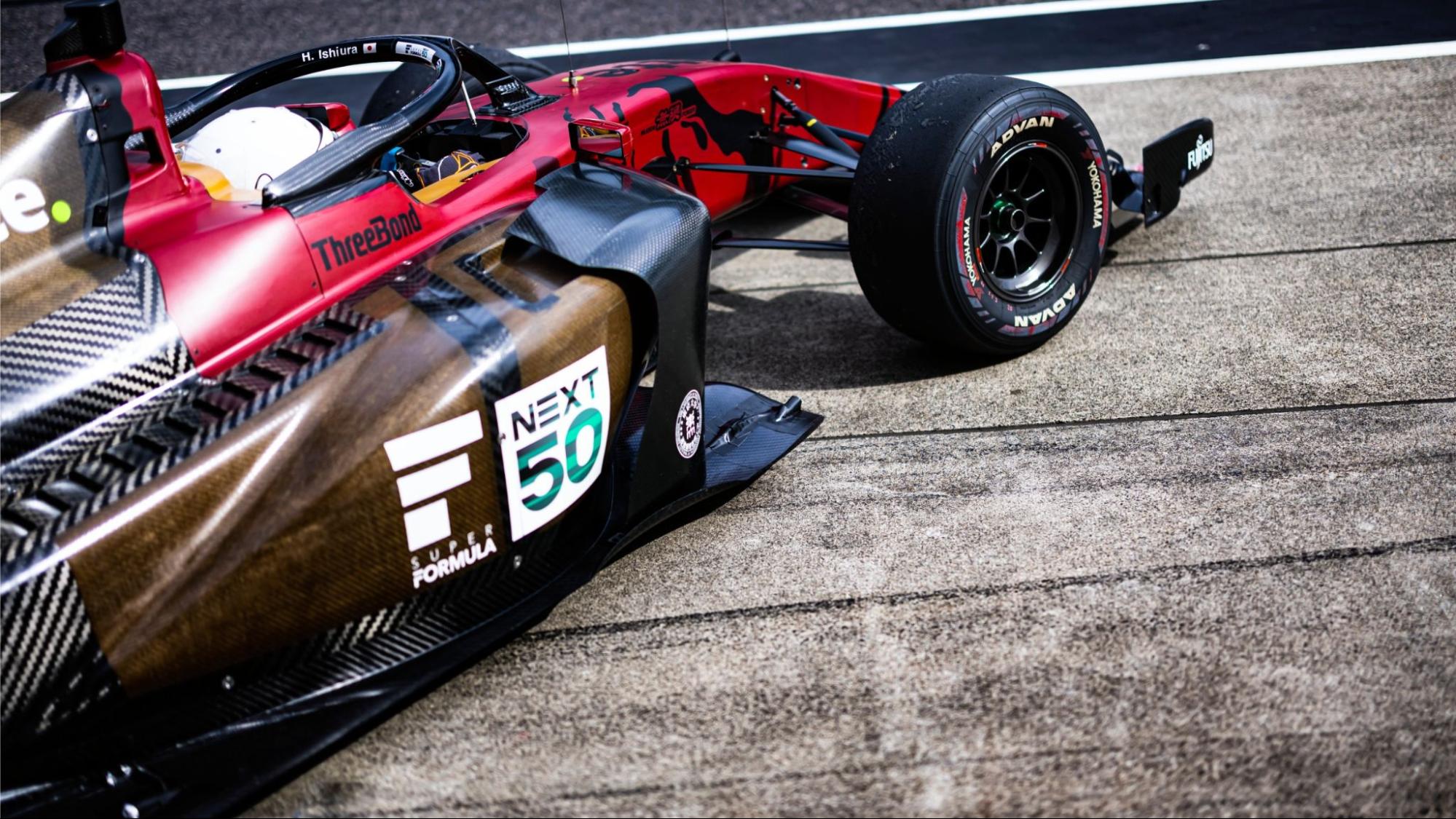 Super Formula car with flax fibres